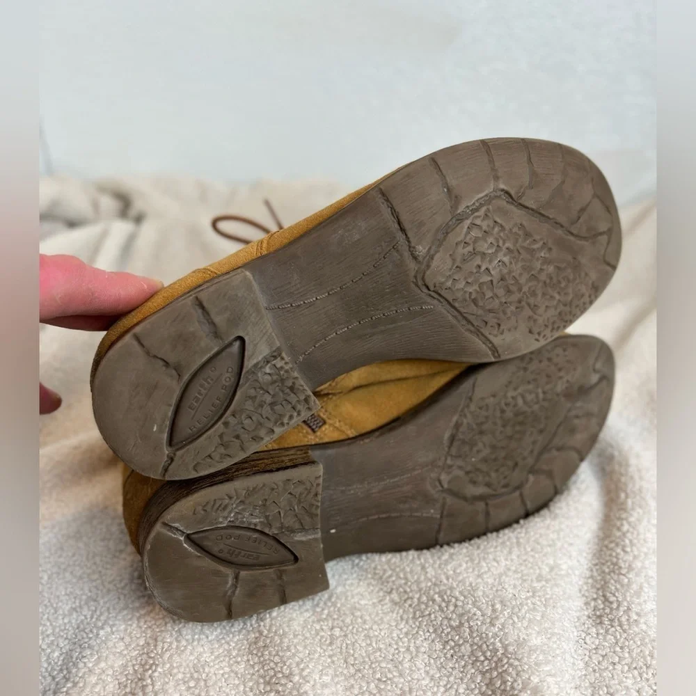 EARTH Tan Suede Lace Up Ankle Boots Relief Pod Womens 8